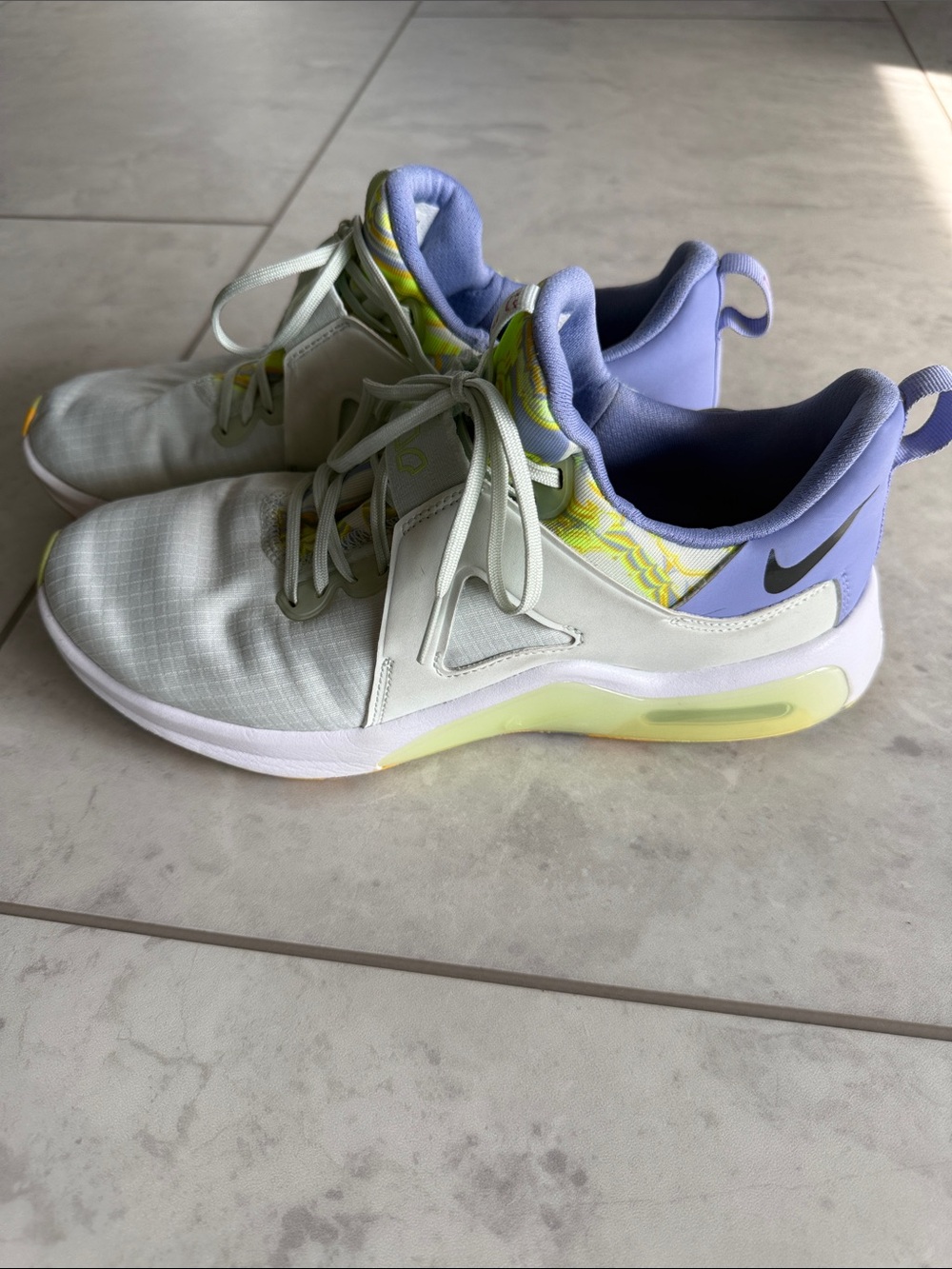 Nike AirMax Women's Lavender & Pale Green Athletic Sneakers size 10